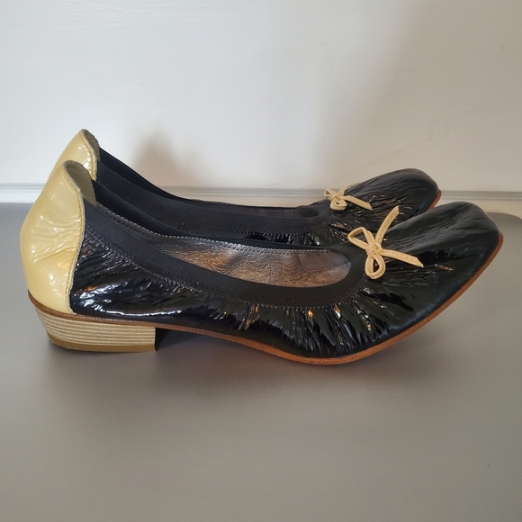 Un Tour En Ville (UTV) Slip-on Shoes – Size 39 (EU) – Black/Cream  - Picture 4 of 7